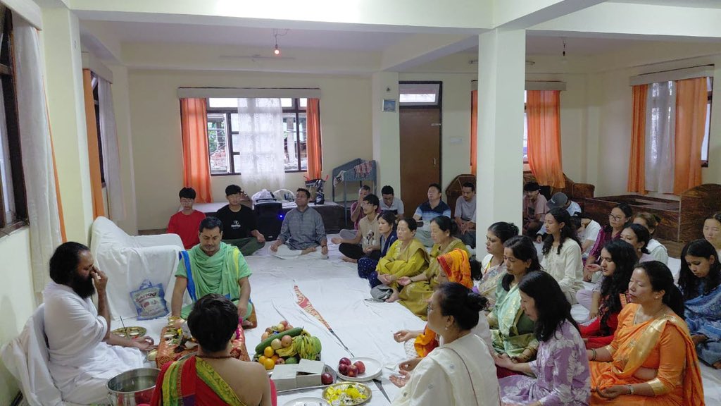 JGDSwamiji's tweet photo. #ShravanRudraPuja today evening at #Geyzing #Sikkim #VDSSikkim @Vaidicpujas https://t.co/e0hrjJR6Iv