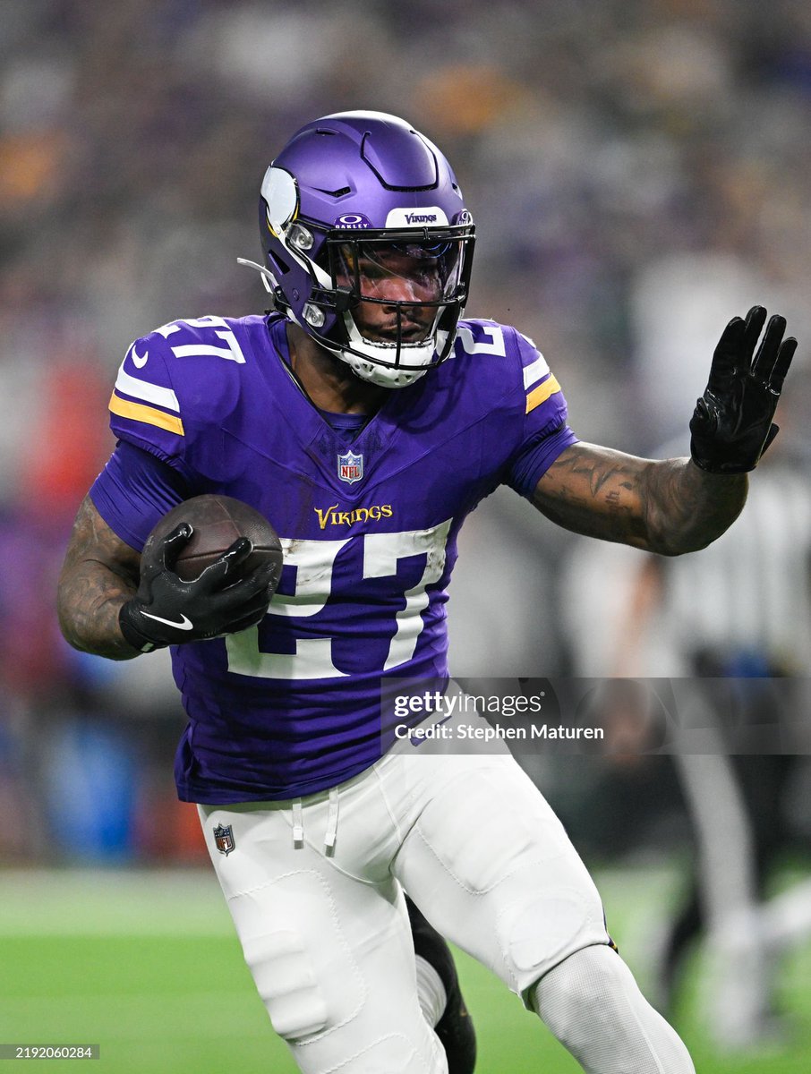 HelmetStalker's tweet image. Saints RB Cam Akers is using a Riddell SpeedFlex Precision Diamond with a CU-SF-2EG-SW-V-MS facemask and a SportStar Victory XD chinstrap paired with their Zip Straps; he used an SF-2EG-SW and an SF-2EG-SW-HD facemask with the Vikings and Texans in 2024.