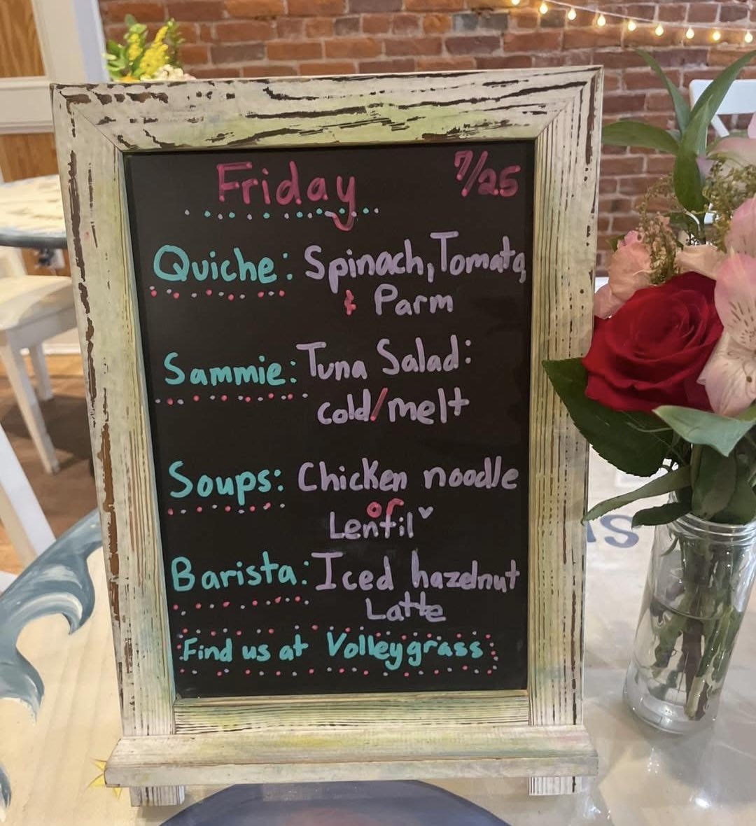 KatesDowntown's tweet image. Friday is here —July is flying by!