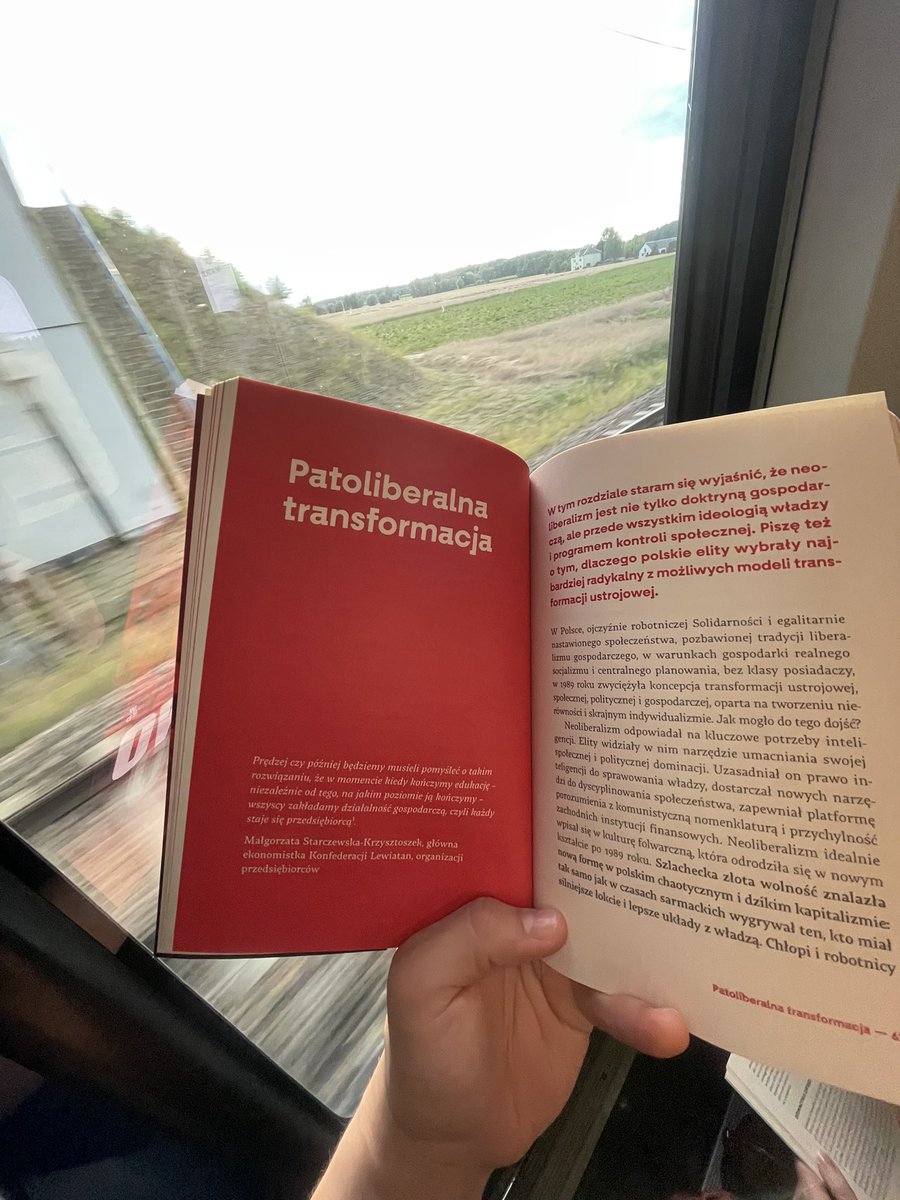 kubon123's tweet image. Jade sobie elegancko w PKP jak @PolaMatysiak i czytam świetną książkę od @JanSpiewak.

Lewak moment po całości.