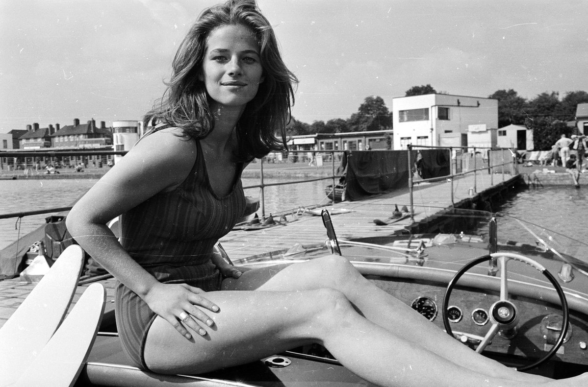 VBcn72's tweet image. Charlotte Rampling by Philip Townsend 📸