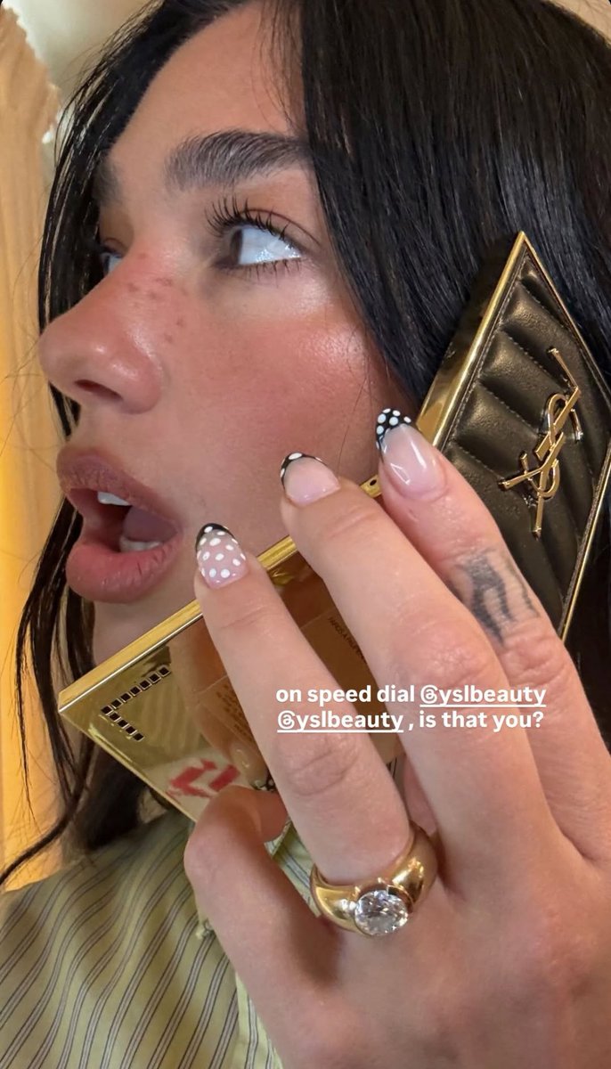 dualipacentral_'s tweet image. BEAUTY QUEEN! Dua Lipa via Instagram Stories (25/09)
