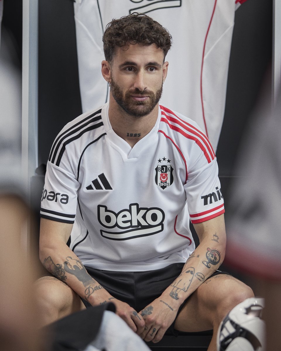opaleak's tweet image. Beşiktaş 🤝 Fulham 

Would you switch? 🔁