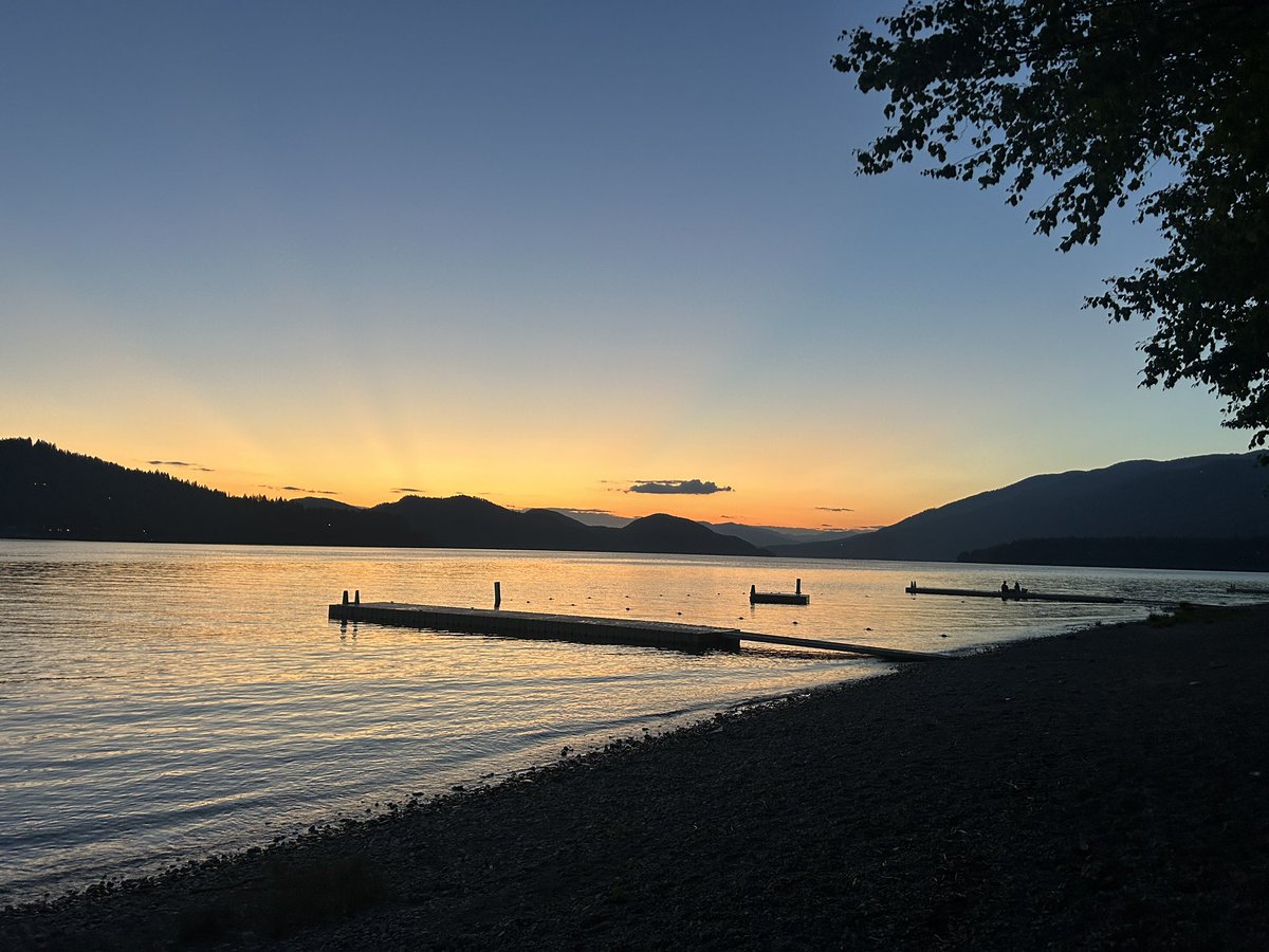 Oh friend, I'm gonna ride out of the rut I'm in
A little elevation and an open-ended prayer
Holdin' out for more than breakin' even
I've come back to the mountains and they're all still standin' there. #406