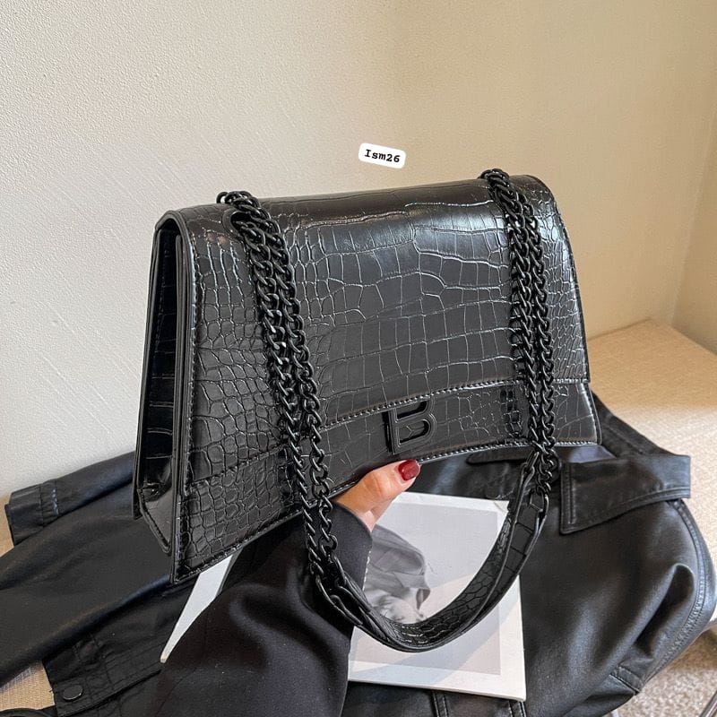 ebonyjuls's tweet image. Brand : BALENCIAGA
Size: Midi
π·οΈ30,000