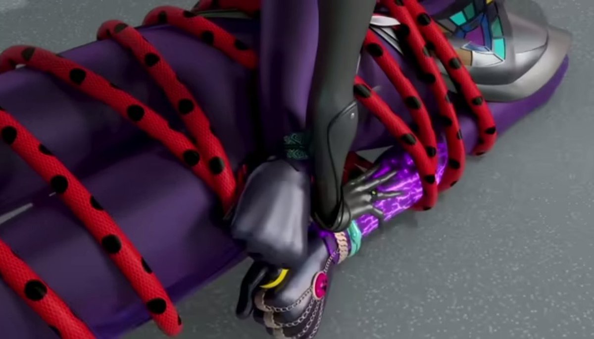 GuessanSam23971's tweet photo. C'est sûr que mes créateurs ont représenté cette scène exprès 
En tous cas j'adore ce qu'ils ont fait 
#MiraculousSeason6 #MLBS6Spoilers #MLBS6Leaks #mlbtwt #MiraculousNews https://t.co/N0lCcMPWE1