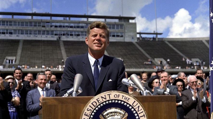 JFK_MEMORIESS's tweet image. On September 12 in 1962, President John F. Kennedy gave his "We choose to go to the moon" speech at Rice University.