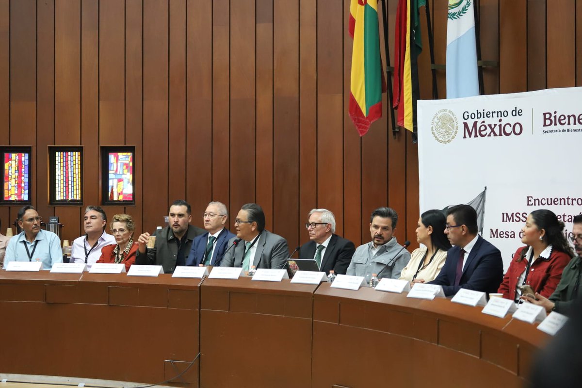 👩‍⚕️ La titular del #IMSSBC, Dra. Desiree Sagarnaga Durante, participó en el Encuentro Nacional entre el #IMSS y la <a href="/bienestarmx/">Bienestar</a>, encabezado por el Director General, Mtro. Zoé Robledo 🇲🇽

🤝 Objetivo: reforzar el programa #SaludCasaPorCasa y acercar servicios médicos a cada hogar.