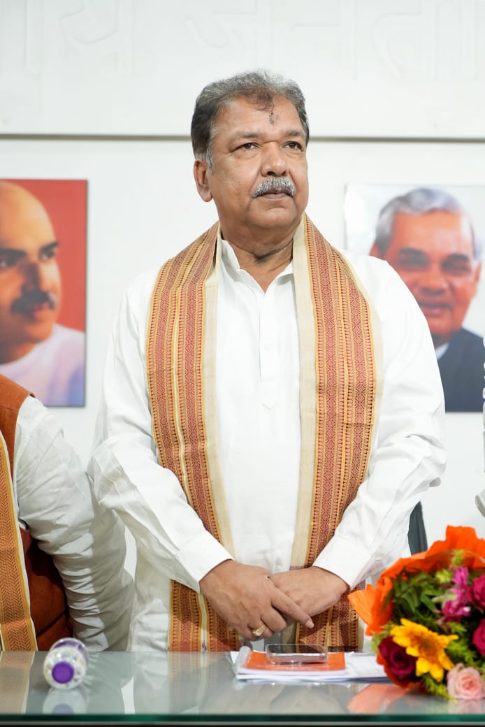 The discipline, dedication and energy of new ideas that you have infused in the organisation in one year is visible in every worker today. This year has been truly inspiring. #DilipJaiswal1SaalBemisaal