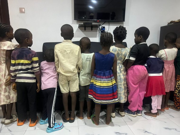 radionigeriahq's tweet image. The Criminal Investigation Department in Awka, Anambra State, has uncovered and dismantled a notorious interstate syndicate involved in child theft and trafficking. radionigeria.gov.ng/2025/07/25/pol…