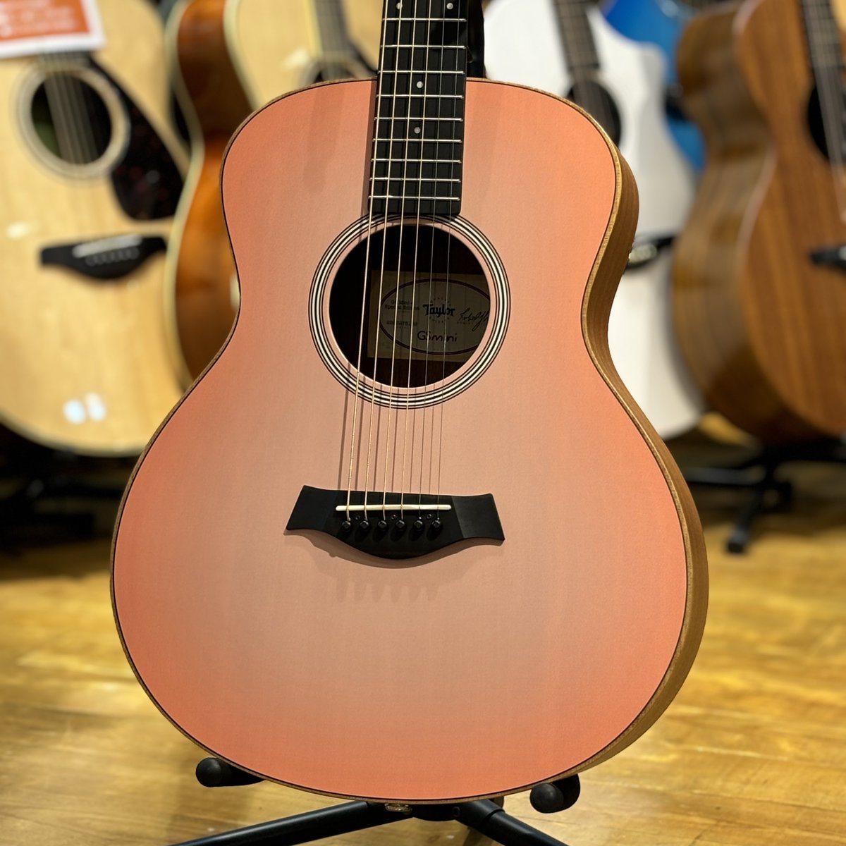 shima_koube's tweet image. New Arrival !!
Taylor GS mini Special Edition Sakura Burst
桜をイメージしたピンクのバーストカラーが目を惹く特別なモデルが入荷!
エレアコ仕様で、ライブでも活躍間違いなしです!
#Taylor