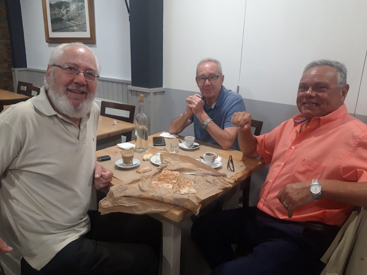 joanbesson's tweet photo. Darrer esmorzar setmanal de #tripa de la temporada, avui al #SantJosep, de Bellver de Cerdanya.
I ho hem fet tastant tb el #capipota que prepara la #MercèSanjosé als fogons que, amb la seva germana #Elena, regenten el negoci.
Elegit millor cap i pota de #Catalunya a #Igualada. https://t.co/B8xh9K8chY