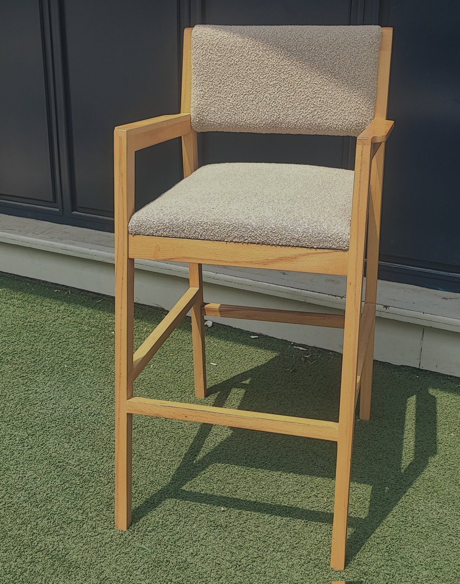 p_woodworker's tweet image. ترکیبی از طراحی مدرن، متریال باکیفیت و ساخت دقیق؛
صندلی اپنی چوبی انتخابی حرفهای برای فضاهاییست که زیبایی و راحتی، هر دو اهمیت دارند
#صندلی_اپنی #صندلی_چوبی #مبلمان_با_جزئیات #جزئیات_دلیل_تفاوت #دکوراسیون_خاص #مبلمان_مدرن #صندلی_کانتری #کیفیت_در_جزئیات #طراحی_خاص #کارگاه_چوبی