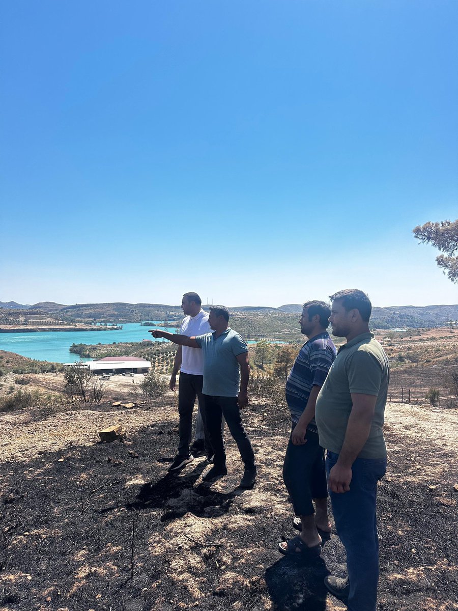 AykutKaya07's tweet image. Manavgat Güzelyalı mahallemizde meydana gelen yangında söndürme çalışmalarını yerinde gözlemledik.
Herhangi bir can kaybı olmadan yangının kontrol altına alınmasına şükrediyoruz.
Mahalle muhtarımıza ve Güzelyalılı hemşehrilerimize geçmiş olsun diyoruz.
Şimdi Gazipaşa’daki ve…