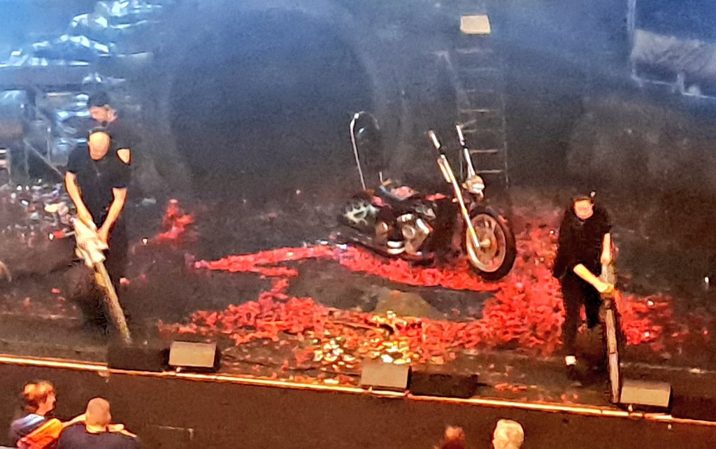 wycombegigs's tweet image. Bat out of Hell - The Musical
Was offered late tickets for this show at Wycombe Swan and came away absolutely in awe of the performance. Full live band, LP versions of the #BatOutOfHell classics, stunning set, plus chance to use my 'Vac out of Hell' dad joke at the interval 🏍