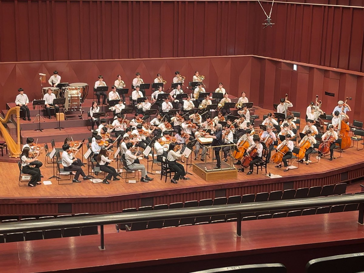 TohokuUniv_Orch's tweet photo. リハーサル2日目が終了しました！
本日は3階席より前曲の様子を📷

いよいよ明日は本番です！💪
これまで新田先生とともに築き上げてきた素晴らしい音楽をお楽しみください！

当日券もございますので、皆様のお越しを心待ちにしております！
#東北大オケ
#新田ユリ
#定期演奏会 https://t.co/VCKlpWqCx2