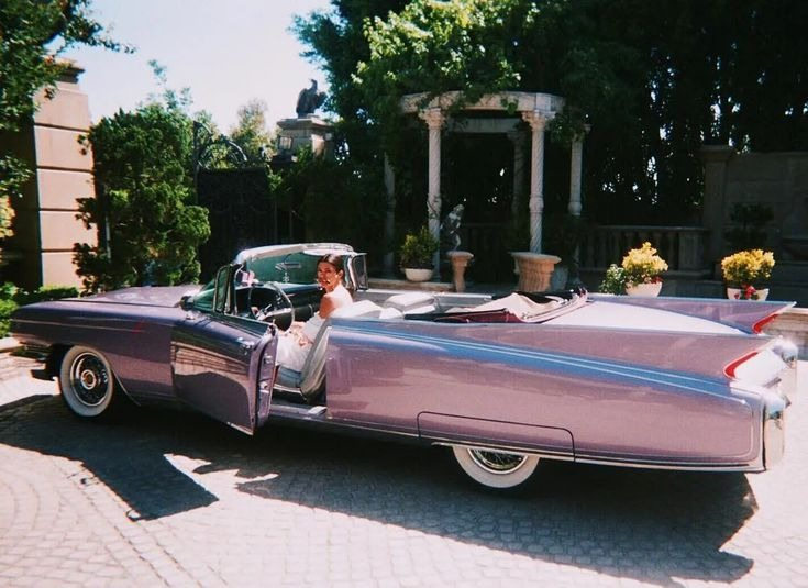 archivekend's tweet photo. okay but kendall jenner's car collection 😮‍💨 https://t.co/8P3L77Mvug