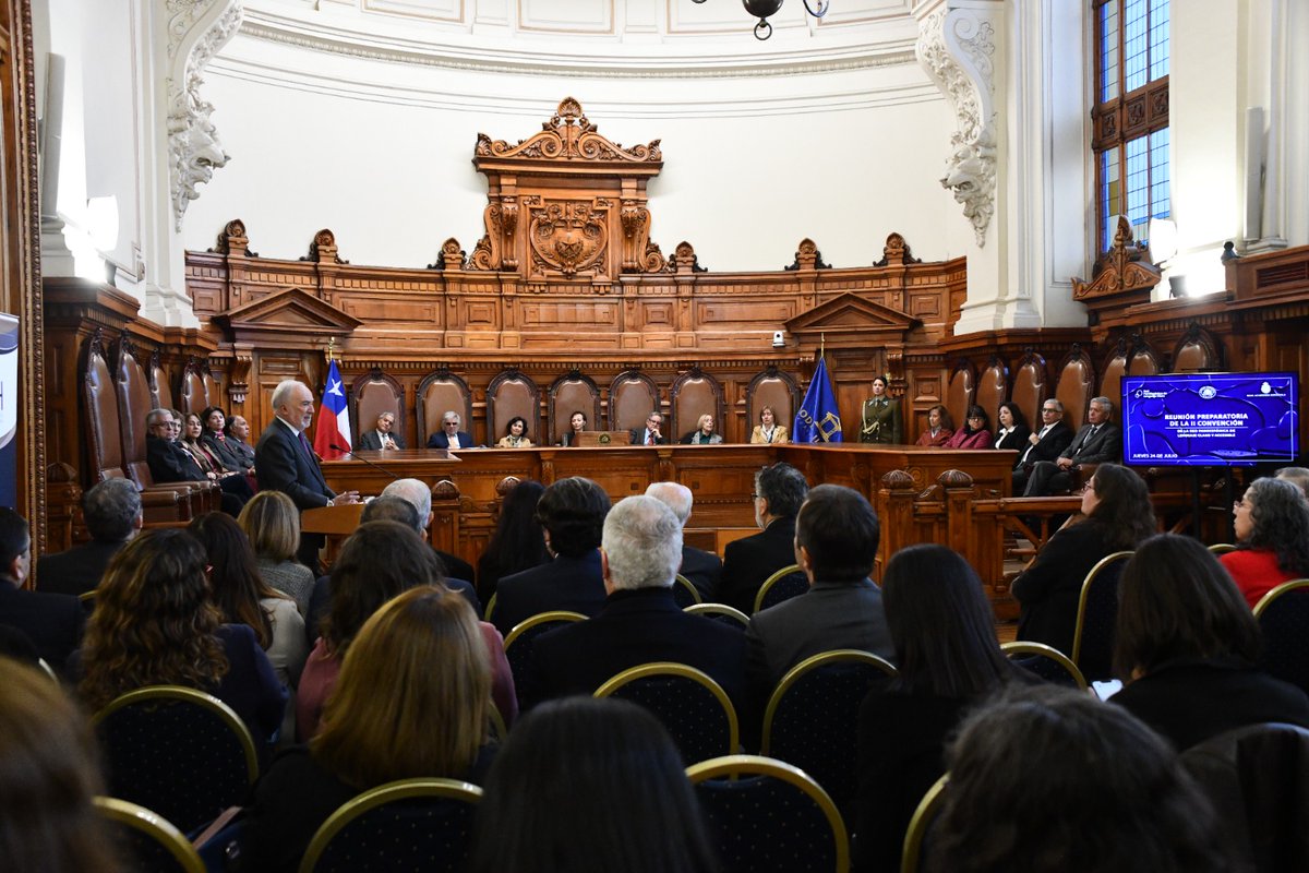 ASALEinforma's tweet image. El presidente de la ASALE ha formado parte del encuentro organizado por la RAE y la Comisión de Lenguaje Claro del Poder Judicial de Chile para avanzar en la preparación de la II Convención de la Red Panhispánica de Lenguaje Claro y Accesible: ow.ly/rCr150Wvcg4.