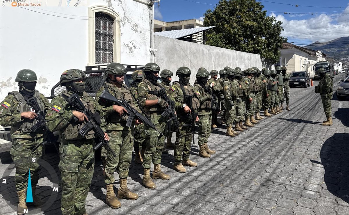 FFAAECUADOR's tweet image. 🚨 Intervención en el CPL de Imbabura N.°1 

#Imbabura l Las Fuerzas Armadas del Ecuador a través del #BloqueDeSeguridad, ejecutaron una intervención de control en el Centro de Privación de Libertad de Imbabura N.° 1 con el fin de mantener el orden y garantizar la seguridad…