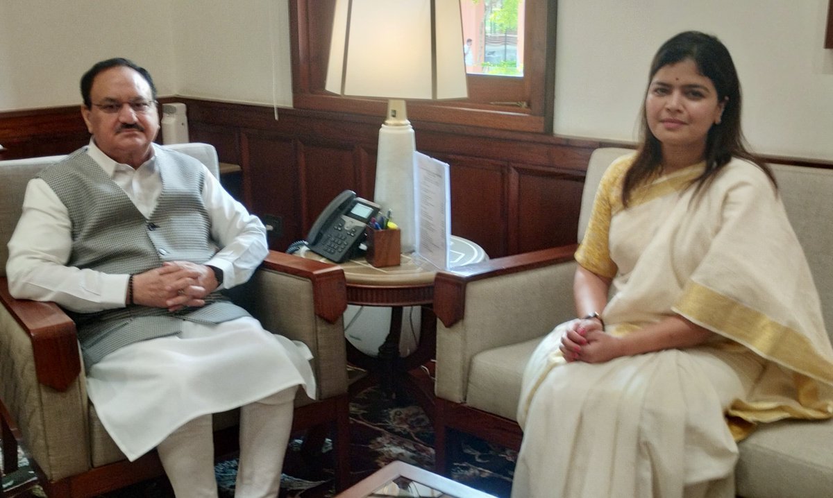 Poonam Pramod Mahajan (@poonam_mahajan) on Twitter photo संसद भवन में आज भाजपा के हमारे माननीय राष्ट्रीय अध्यक्ष एवं केंद्रीय स्वास्थ्य मंत्री श्री <a href="/JPNadda/">Jagat Prakash Nadda</a> जी से भेंट कर उनका मार्गदर्शन एवं आशीर्वाद प्राप्त किया। संसद भवन में आज भाजपा के हमारे माननीय राष्ट्रीय अध्यक्ष एवं केंद्रीय स्वास्थ्य मंत्री श्री <a href="/JPNadda/">Jagat Prakash Nadda</a> जी से भेंट कर उनका मार्गदर्शन एवं आशीर्वाद प्राप्त किया।