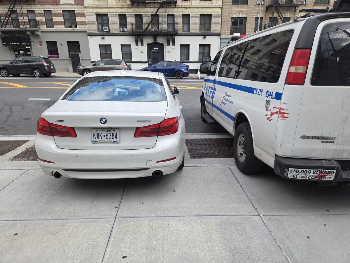 placardabuse's tweet image. Sure, go ahead and illegally park on the sidewalk blocking the @NYCTBus stop.
We pay you to enforce the law, specializing on transit, so why not break theblaw and trash our transit system, right @NYPDTransit?
#PlacardCorruption
#CultureOfCorruption