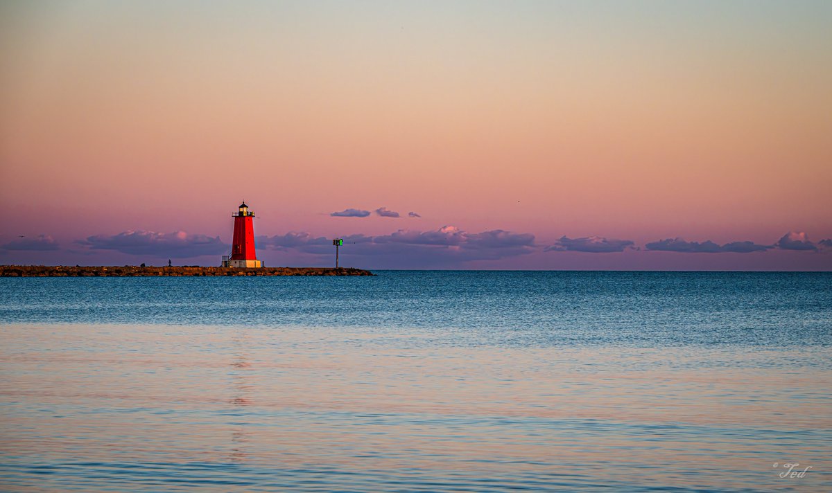 TedGrzelka's tweet image. Embracing the colors of the morning sky. Enjoy your day friends. 🌤️