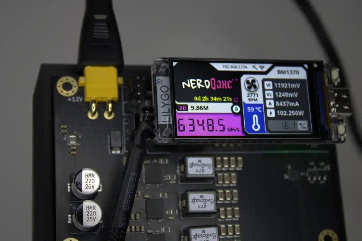 SoloSatoshi's tweet image. We're thrilled to announce the launch of the new and improved NerdQaxe++, designed, engineered, and assembled right here in the USA! This beast packs up to 6.5TH/s into a compact, user-friendly rig and only consumes ~103 Watts max. Inventory hits our shelves tomorrow! 👀
🧵👇