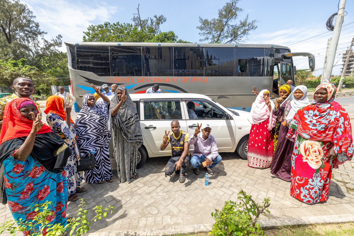 HassanAliJoho's tweet image. Handed over a vehicle to the Kibuyuni Seaweed farmers, fulfilling the promise I made during my recent visit to the community. The vehicle will assist the community in marketing and distribution of seaweed and its products.
We are committed to fostering a supportive environment…