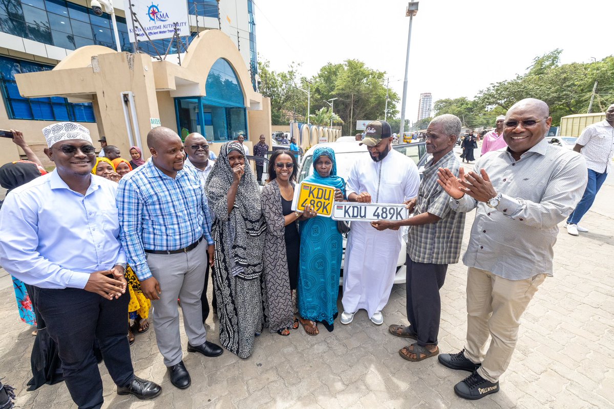 HassanAliJoho's tweet image. Handed over a vehicle to the Kibuyuni Seaweed farmers, fulfilling the promise I made during my recent visit to the community. The vehicle will assist the community in marketing and distribution of seaweed and its products.
We are committed to fostering a supportive environment…