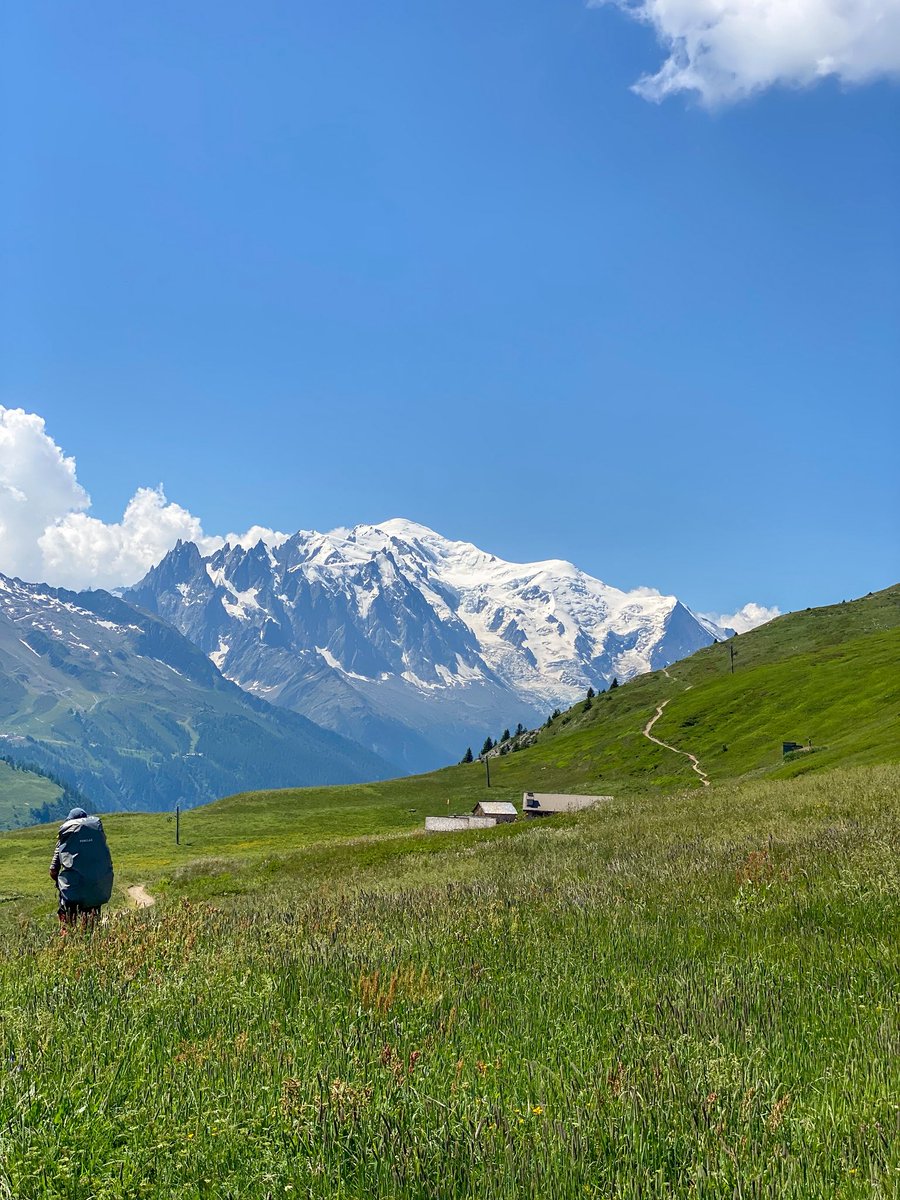 MONTBLANC_NR's tweet photo. Ici, c’est Balme.
Des alpages en pente douce,
le Mont Blanc en ligne de mire,
et des sentiers qui donnent envie d’oublier l’heure.
#montblanc #chamonix #balme https://t.co/sHn4ehXHz2