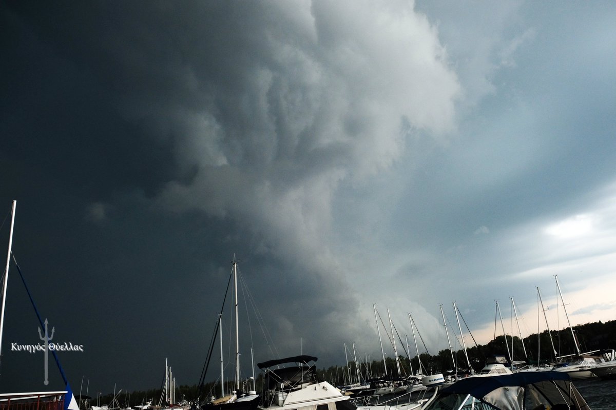 tempesthunterph's tweet image. Incredible structures yesterday that brought damaging winds and hail. This was Port Elgin, Ontario as the shelf arrived over Lake Huron. @Onstormtracker @LakeErieNorth @StormhunterTWN @weathernetwork