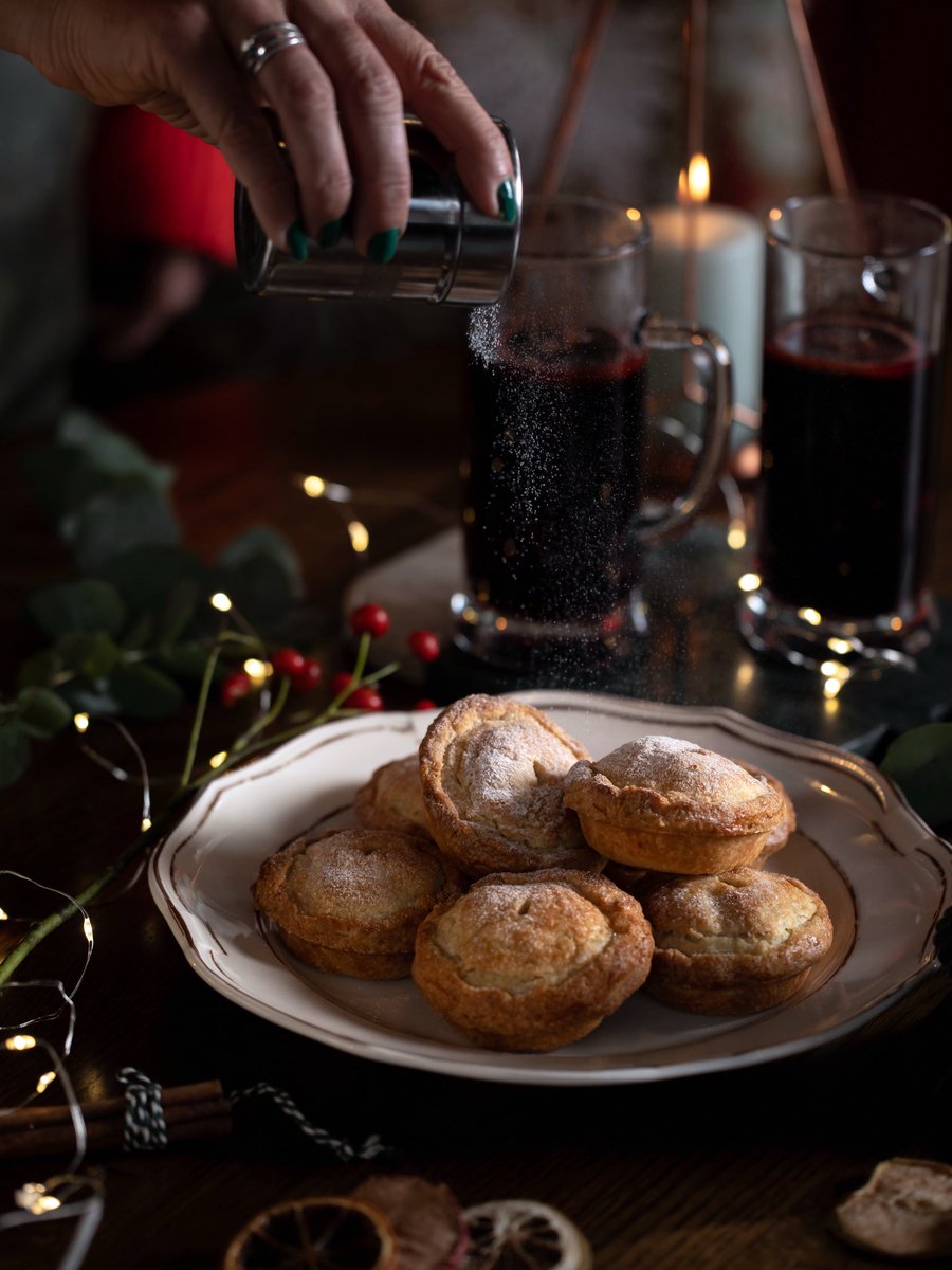 ArmsCarnarvon's tweet photo. It’s officially 5 months until Christmas 🎄 

Start planning your festive season early and make it one to remember at The Carnarvon Arms. From cosy get togethers to unforgettable feasts, spend your special day with us! 🎁🍽️

#Christmas #pubdinner #festiveseason #happy https://t.co/MsdEMGQCMS