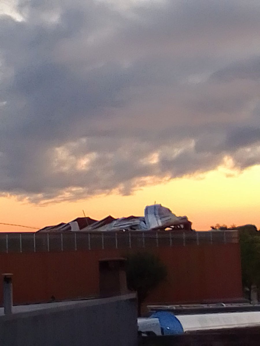 La tormenta deja importantes daños materiales en las comarcas de la Manchuela y La Mancha y varios municipios sopesan pedir la declaración de zona gravemente afectadas. Escucha esta y otras noticias en Hora 14 Cuenca cadenaser.com/ser-cuenca/hor…