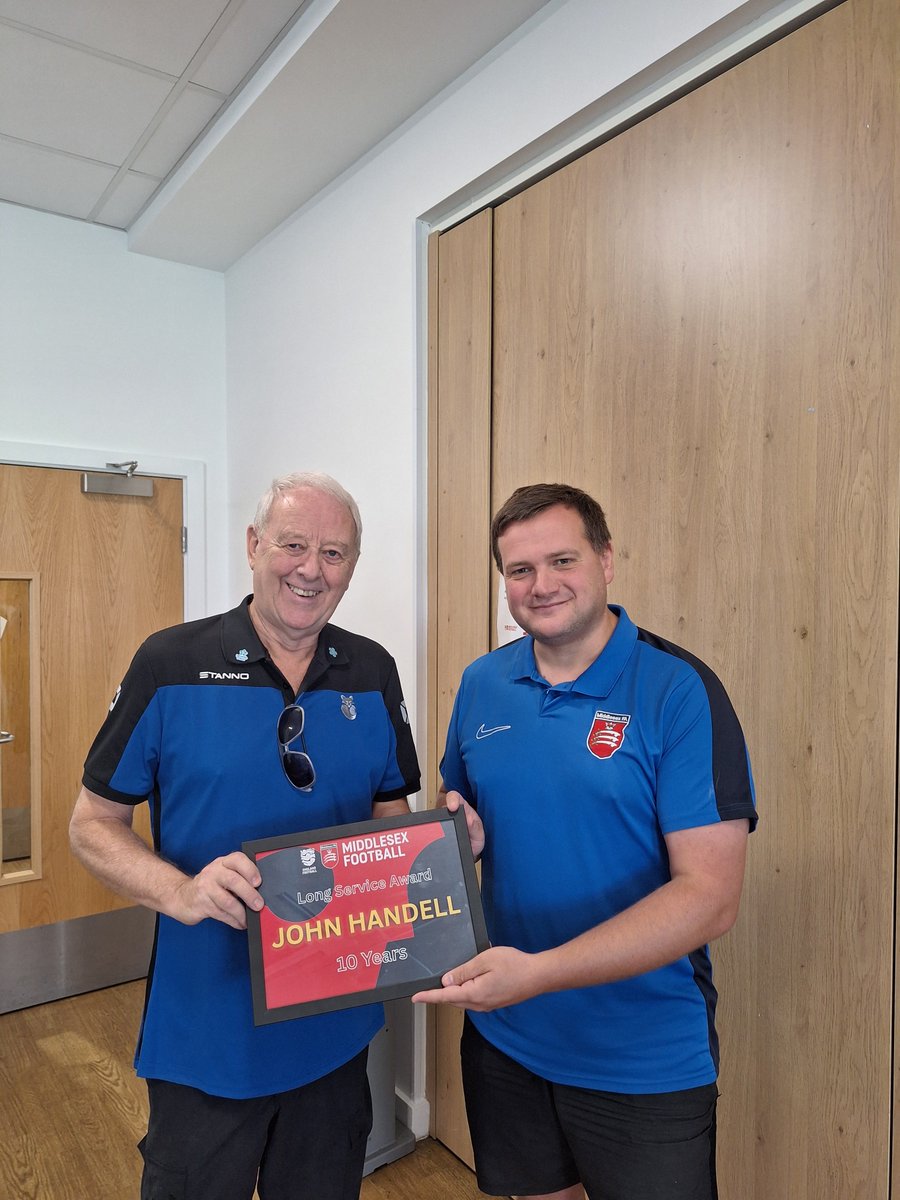 Congratulations to John Handell on receiving his FA long service award . Over the past 10 years John has been a key driver in establishing the Uxbridge Amblers , the Middx FA Walking Football League and the Dementia Football project Forget Me Not FC.⚽️🥅🥉