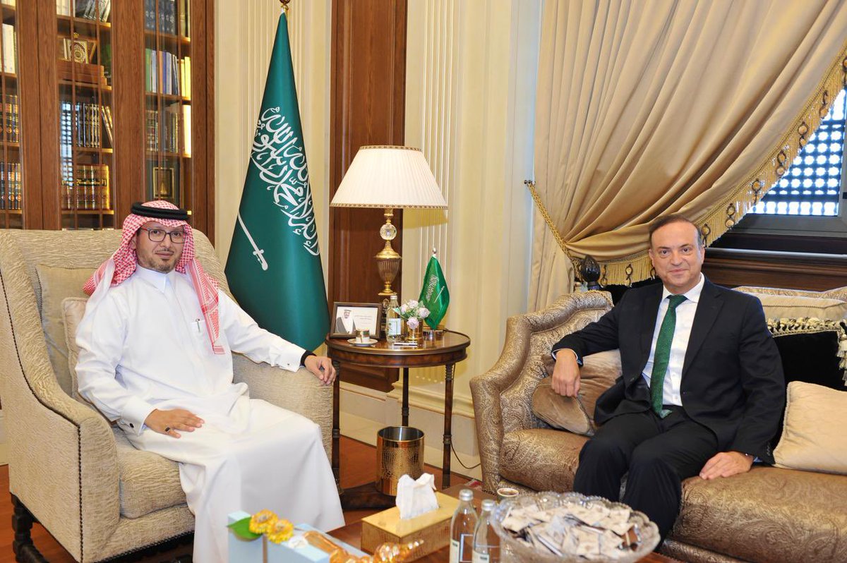 سعدت اليوم بلقاء زميلي العزيز، سعادة سفير خادم الحرمين الشريفين في بيروت، د. وليد البخاري، حيث تباحثنا في آخر التطورات السياسية التي تشهدها الساحة اللبنانية.