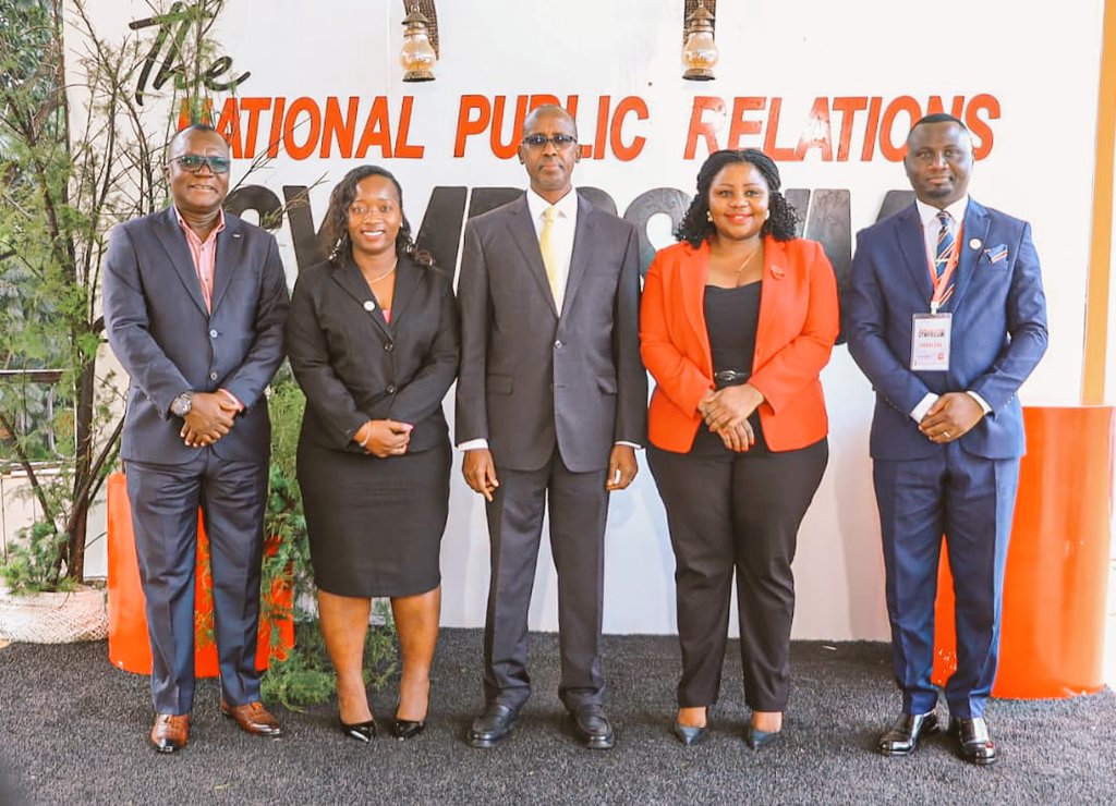 paceidug's tweet image. Speaking at #PRAUPRSymposium25, this afternoon at Imperial Royale Hotel, @Odrek_Rwabwogo called on public relations practitioners to redefine their roles by embracing leadership and strategic communication.
"Effective communicators lead with conviction, joint efforts, deep…