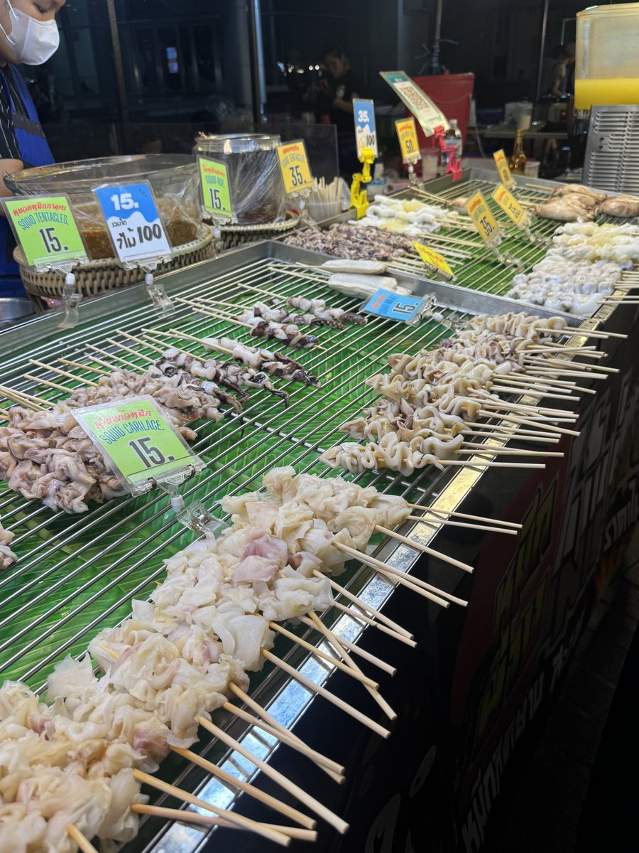 trickykiker's tweet photo. 🍉Water melon smoothie 1 dollar
🐙Grilled Squid/Grilled Cuttlefish 3 dollars
I love night market
#swunightmarket #fridaynight https://t.co/Z3bWVtk0Qs