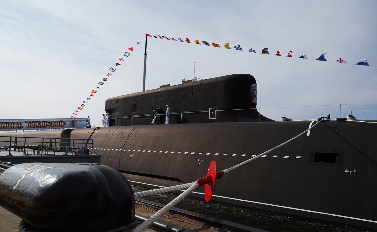 Russian Navy Project 955A Borei-A-class ballistic missile submarine Knyaz Pozharskiy (K-555) commissioned inSeverodvinsk - July 24, 2025

SRC: BSKY- @saturnax1 / TASS