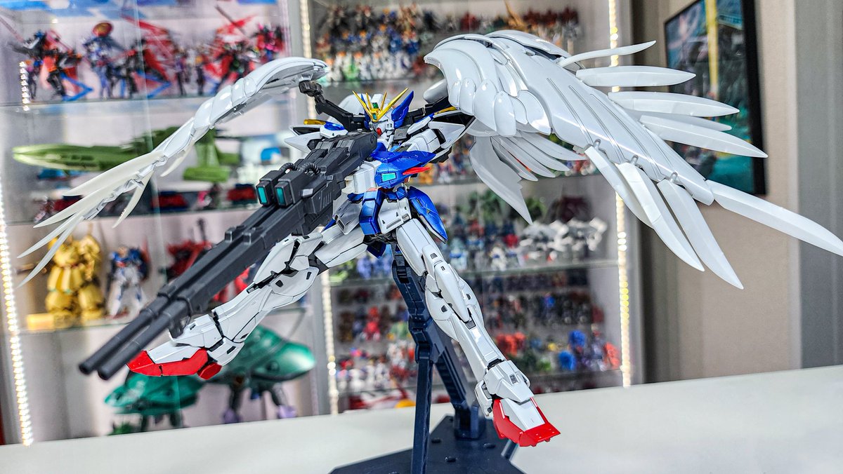 gdam429mk2's tweet image. ウイングガンダムゼロと言ったらこのポーズ!
翼の位置取りや足先の向きとか考えること多くて、地味に難しいポーズなんですよね💦