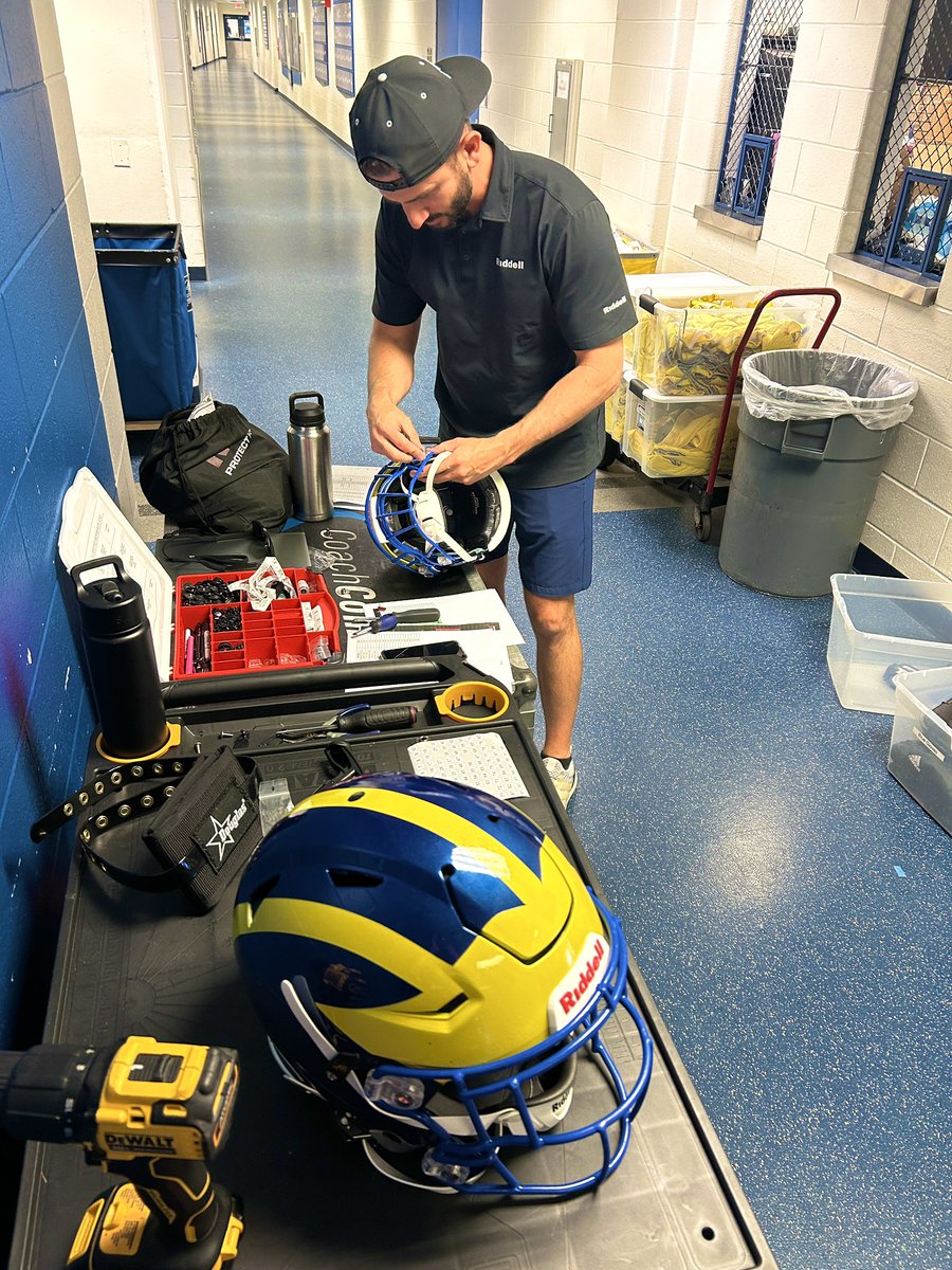 DelawareEQ's tweet image. Helmet prep with our guy @4_The_Athlete from @riddellsports 🏈🐓 #teambehindtheteam #delawareEQ #GoHens