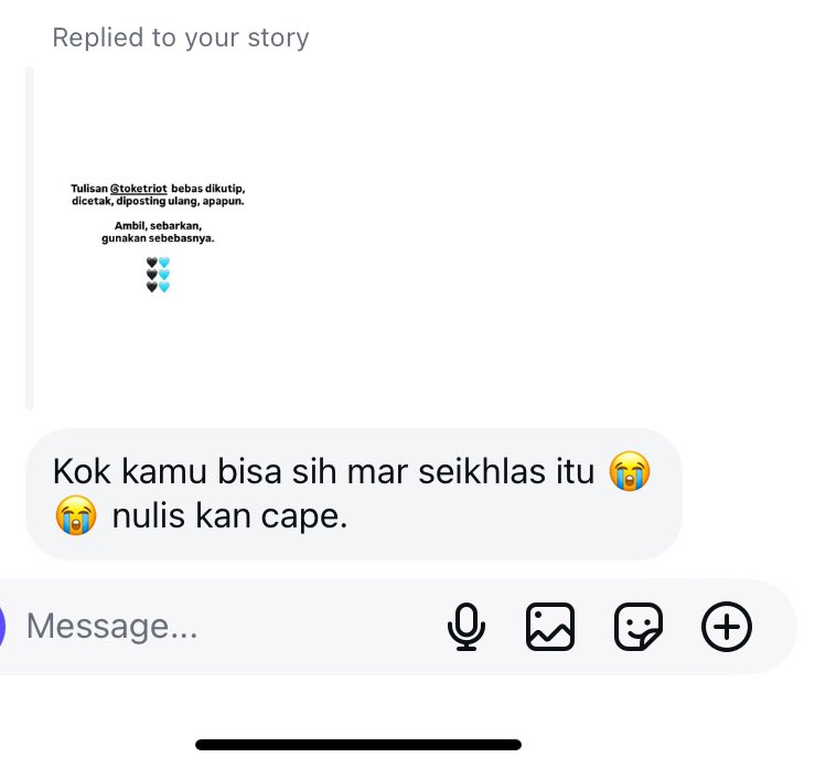 toketriot's tweet photo. Aku gak percaya pada konsep copyright dalam arti kapitalistik. Ide bukan milik siapa-siapa. Bahasa pun bukan milik kita. Bahasa diwariskan, dipake ulang, dan dibentuk dari pengalaman kolektif. https://t.co/aK9kBGuaOm