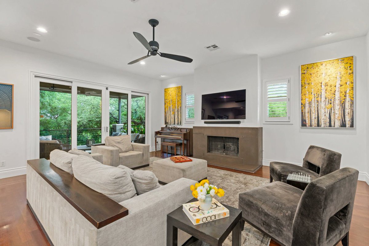 goshopstr's tweet photo. Modern villa with a private pool in downtown Austin – your luxe urban escape.

Book now: https://t.co/wlkkHlpbOG https://t.co/xEiloJ3z9f