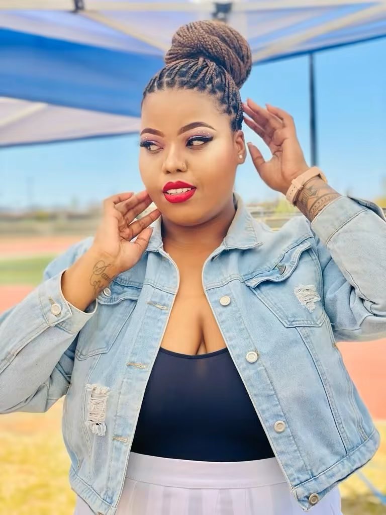 RobustHun's tweet image. Listen if ever you need a knotless braids plug just call Shally on 77741930 and book your hair appointment..this is not a paid partnership..I just think she is really good at what she does..based in Gaborone block 8🔥🔥🔥🔥