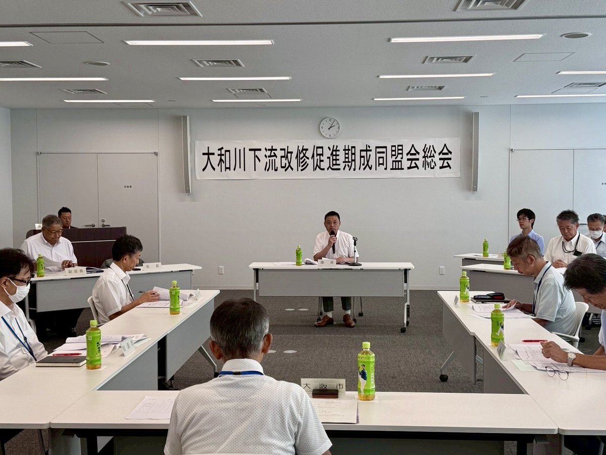 fuke_m's tweet image. 【大和川洪水対策】
大和川下流改修促進期成同盟会の総会に会長として出席。副会長の藤井寺市岡田市長とともに大和川河川事務所と大阪府へ提言書を提出。引き続き治水事業を促進するため、今月末には国土交通省と財務省への要望活動を行います!
#柏原市 #大和川