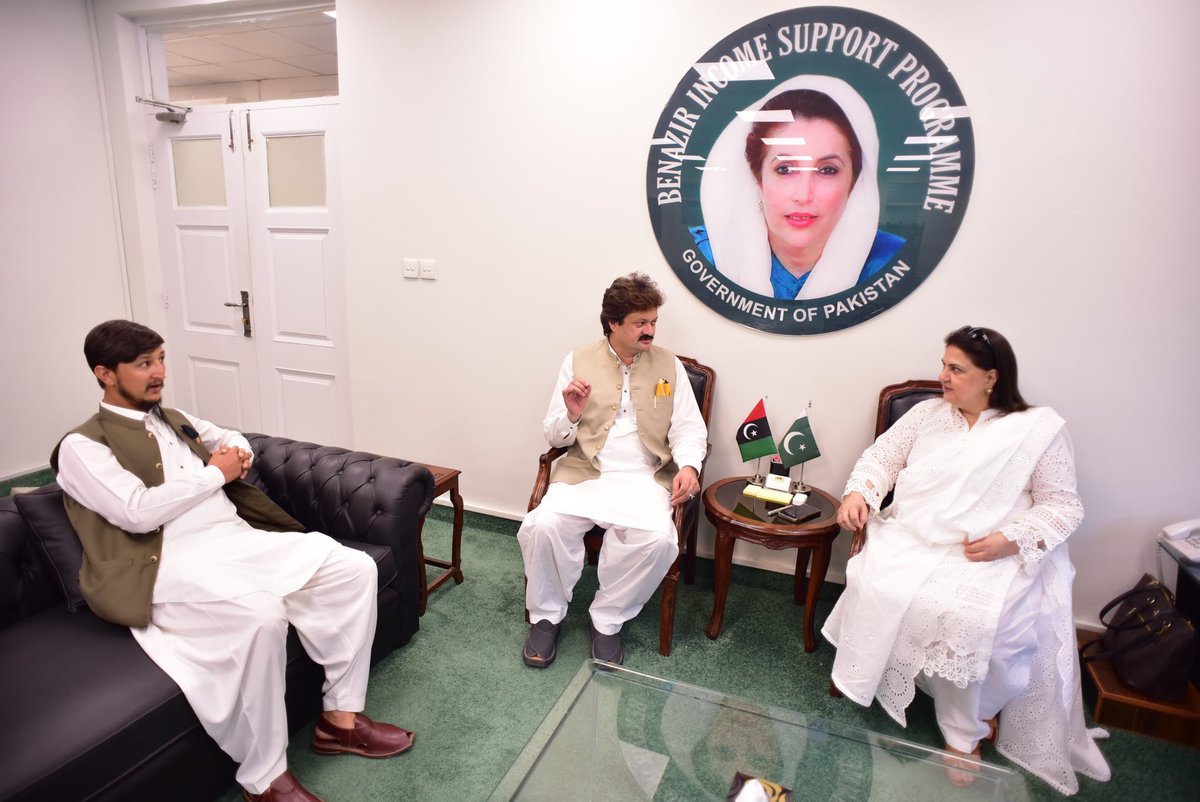 پاکستان پیپلز پارٹی مالاکنڈ ڈویژن کے صدر اور سابق وزیر مملکت ملک عظمت خان اور رہنما پیپلزپارٹی چترال سید ناصر علی شاہ نے چیئرپرسن بینظیر انکم سپورٹ پروگرام سینیٹر روبینہ خالد سے ملاقات  میں انہیں سینیٹ میں تیسری مرتبہ پاکستان پیپلز پارٹی کی نمائندگی کیلئے منتخب ہونے پہ مبارکباد