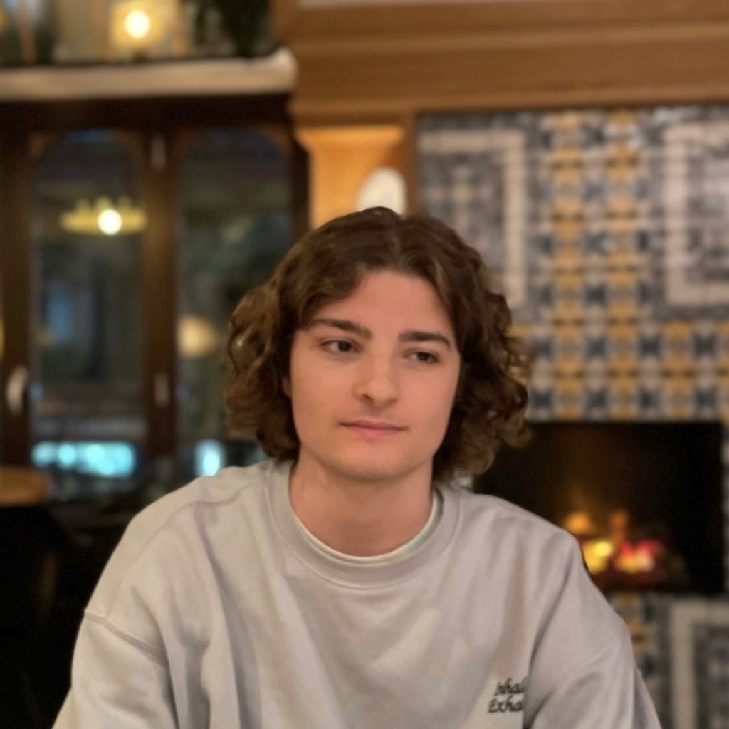 Welcome our new intern, Seppe Wyns! He’ll study the security of "fast pairing" protocols (like Google Fast Pair &amp; Apple’s onboarding), analyzing cryptographic design, proximity reliance &amp; potential relay/replay attacks, while exploring user-friendly authentication. #choosecosic