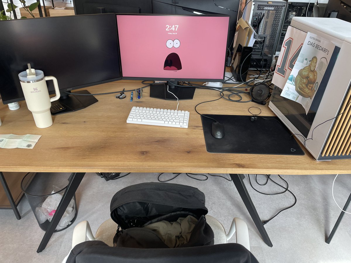 MaxSchilling420's tweet photo. Workplace of our head of UI/UX https://t.co/TiVd2DCGD8