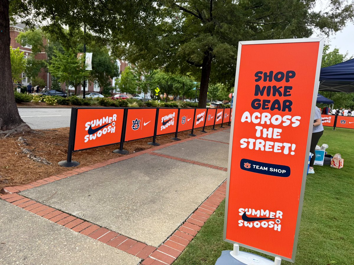 RhettHobart's tweet image. #SummerSwoosh is here! 

Our team crushed it with a full day of activities on Samford Lawn for the official @Nike x Auburn retail launch. 

✅ 5K Fun Run
✅ Morning Yoga
✅ Kids Zone

Team Shop opens at 8 AM! 

#WarEagle