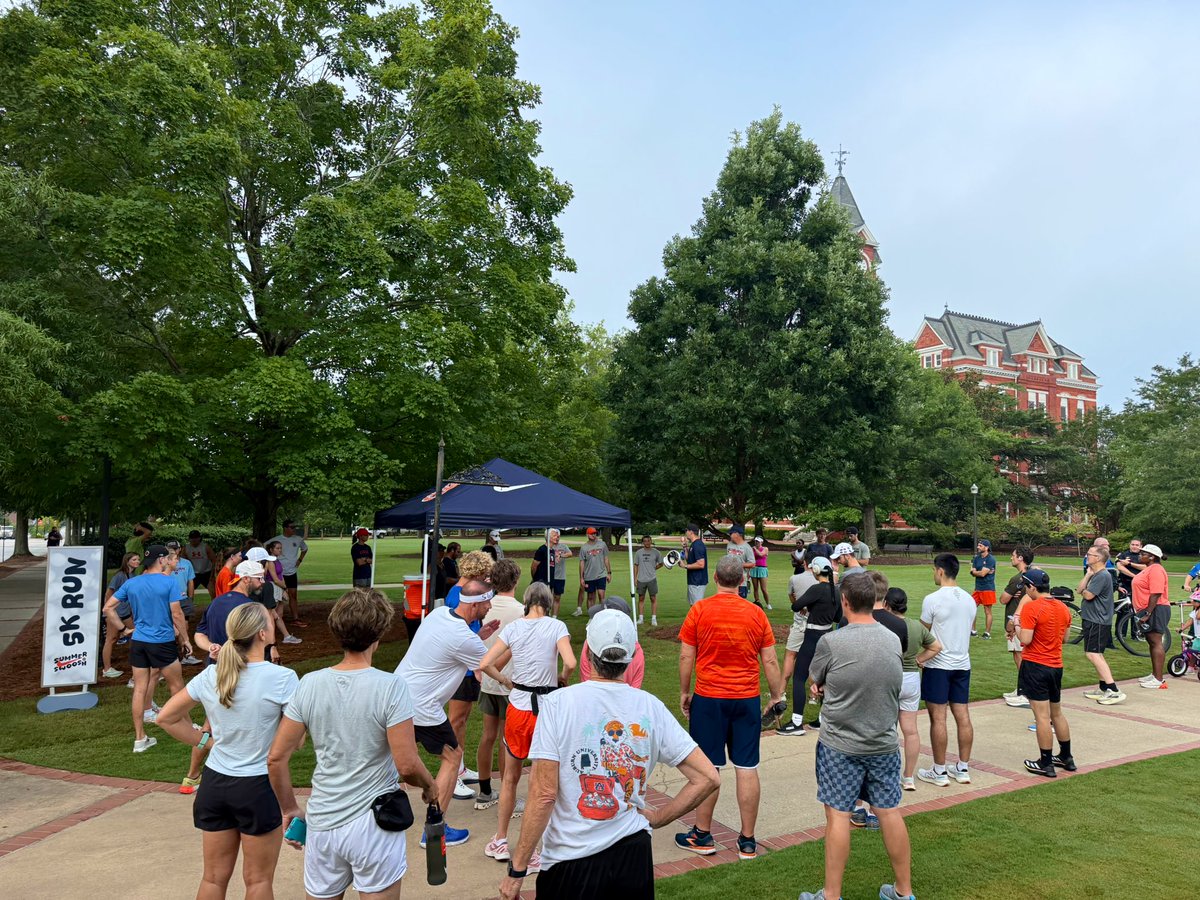 RhettHobart's tweet image. #SummerSwoosh is here! 

Our team crushed it with a full day of activities on Samford Lawn for the official @Nike x Auburn retail launch. 

✅ 5K Fun Run
✅ Morning Yoga
✅ Kids Zone

Team Shop opens at 8 AM! 

#WarEagle