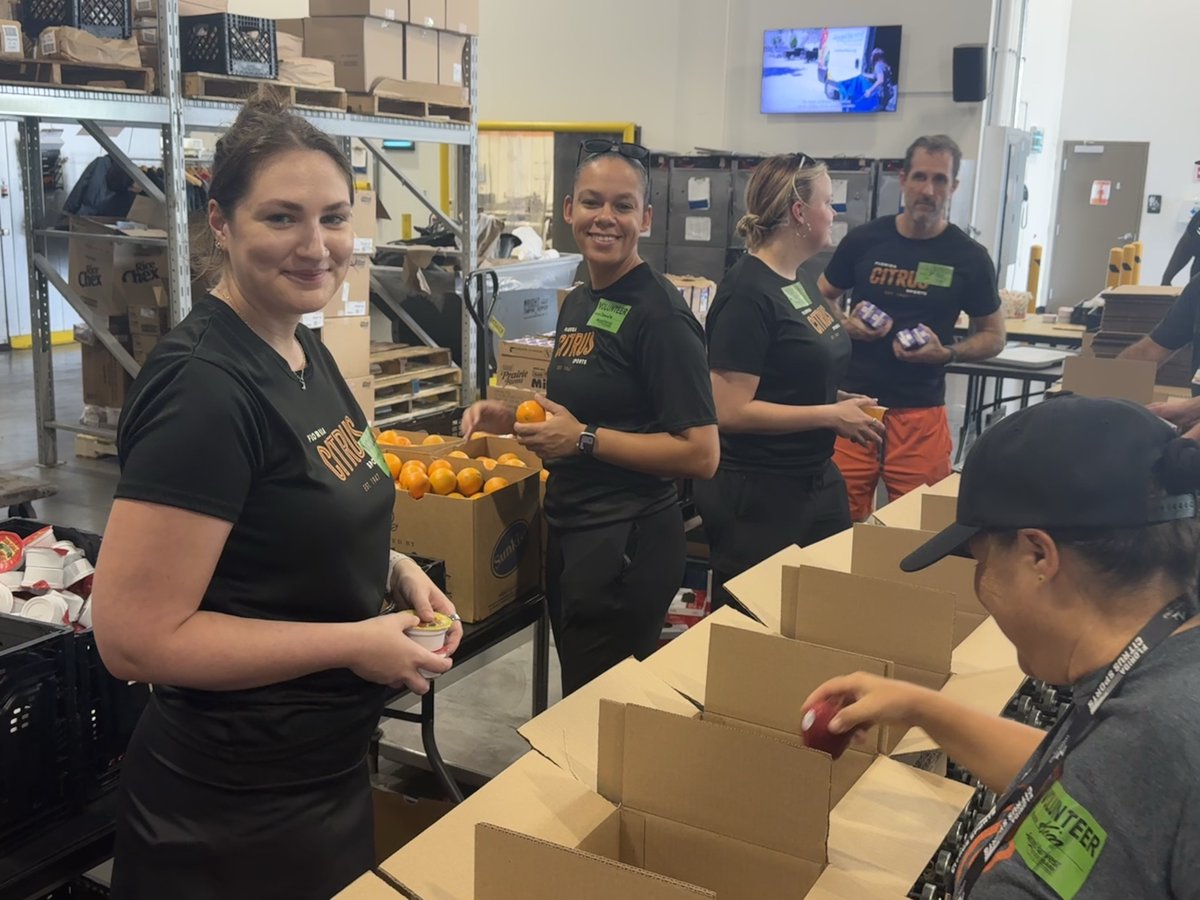 FCSports's tweet image. Yesterday, our team volunteered with @feedhopenow and helped prepare 4,100 meals for local families. 💪🍽️

Proud to support their mission to fight hunger and feed hope in Central Florida. #FeedHopeNow #SecondHarvest